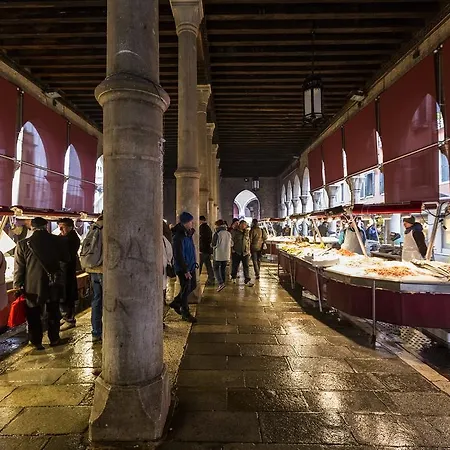 Al Mercato Di Rialto 公寓 *